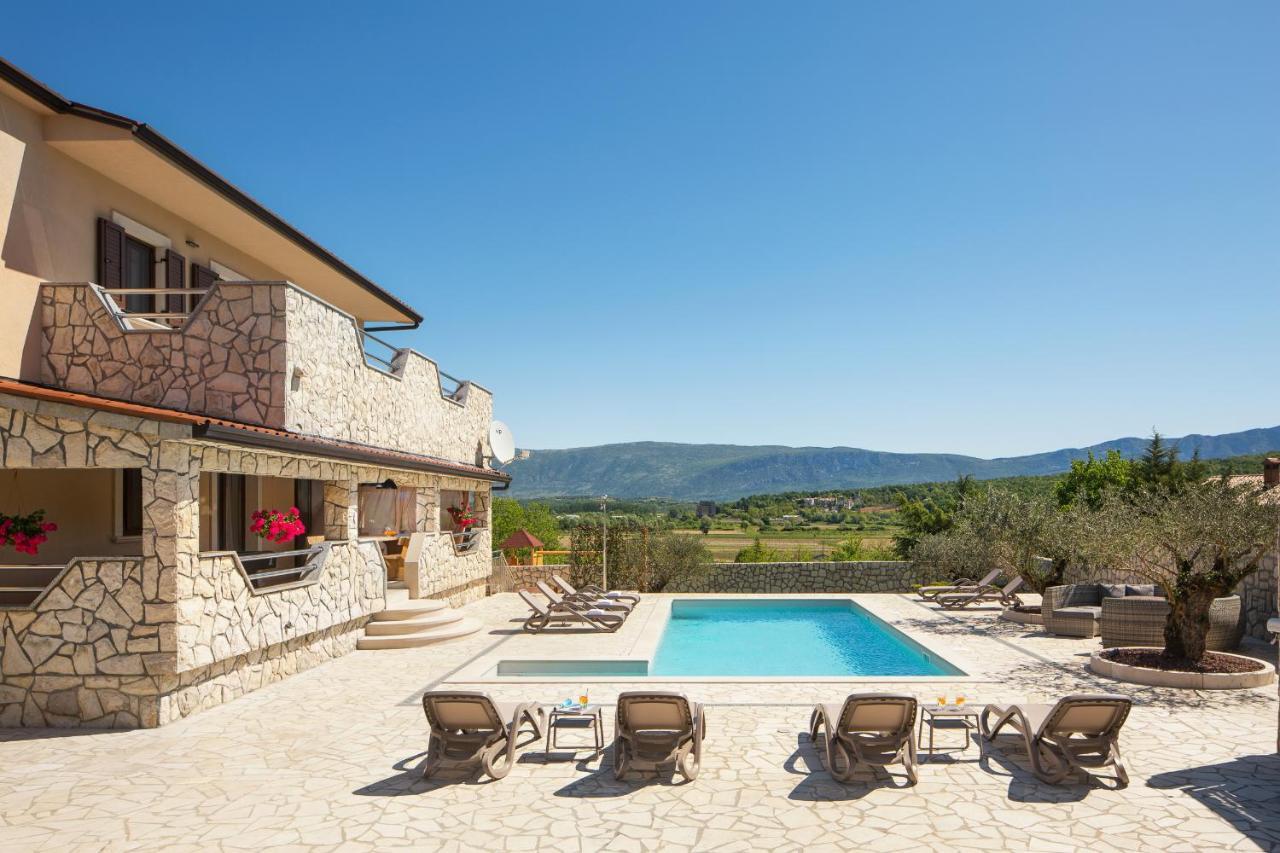 Villa Vesna With Sauna, Hot Tub Potpićan 外观 照片
