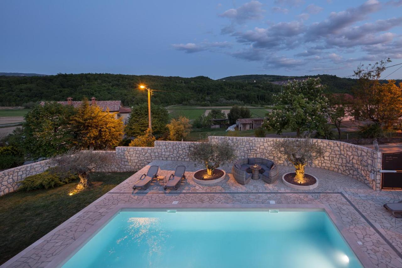 Villa Vesna With Sauna, Hot Tub Potpićan 外观 照片