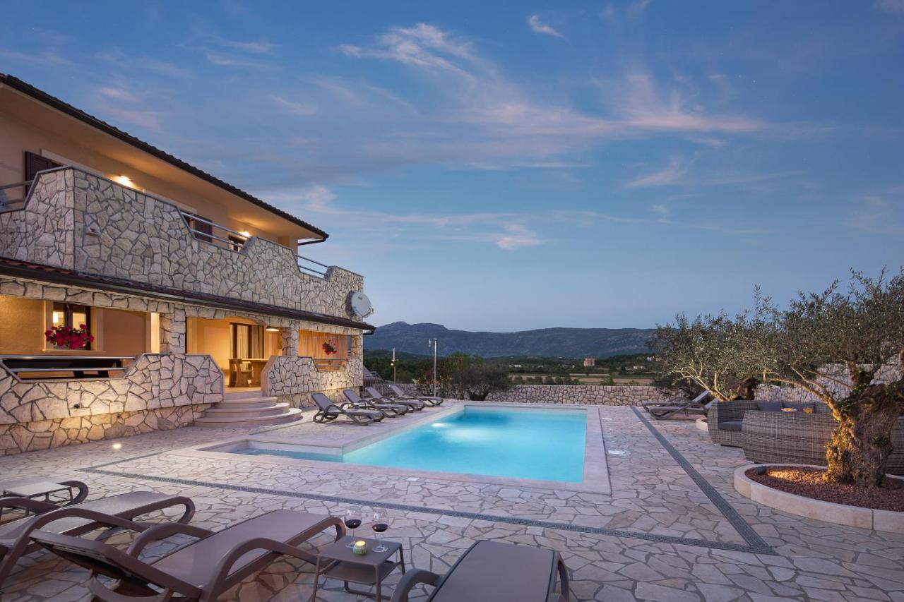 Villa Vesna With Sauna, Hot Tub Potpićan 外观 照片